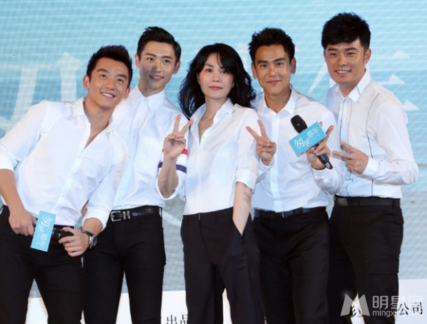 王菲獻(xiàn)唱匆匆那年主題曲 清新裝扮朝氣蓬勃