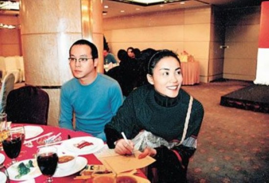 你認(rèn)得出這是王菲前夫竇唯嗎?網(wǎng)友偶遇謝頂?shù)乃? border=